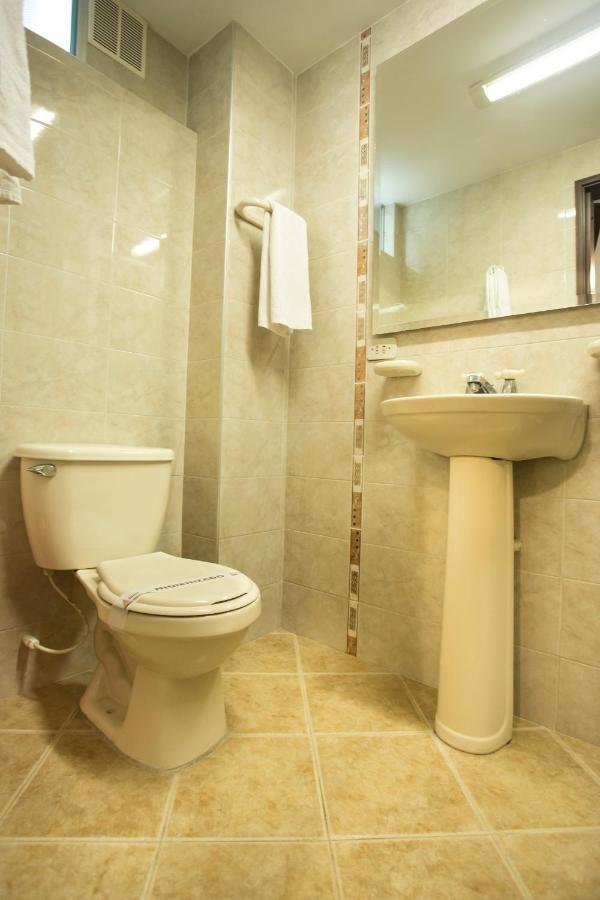 Hotel Americana Pasto Bagian luar foto