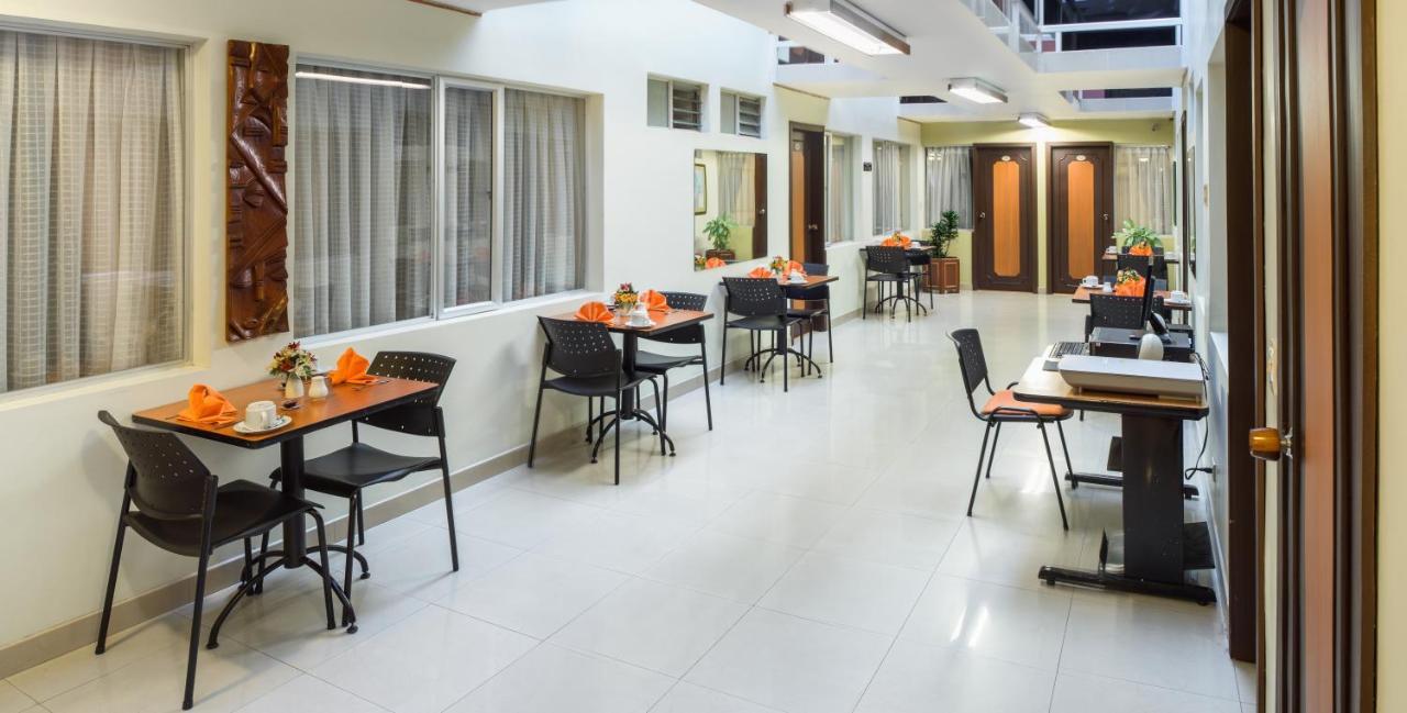 Hotel Americana Pasto Bagian luar foto